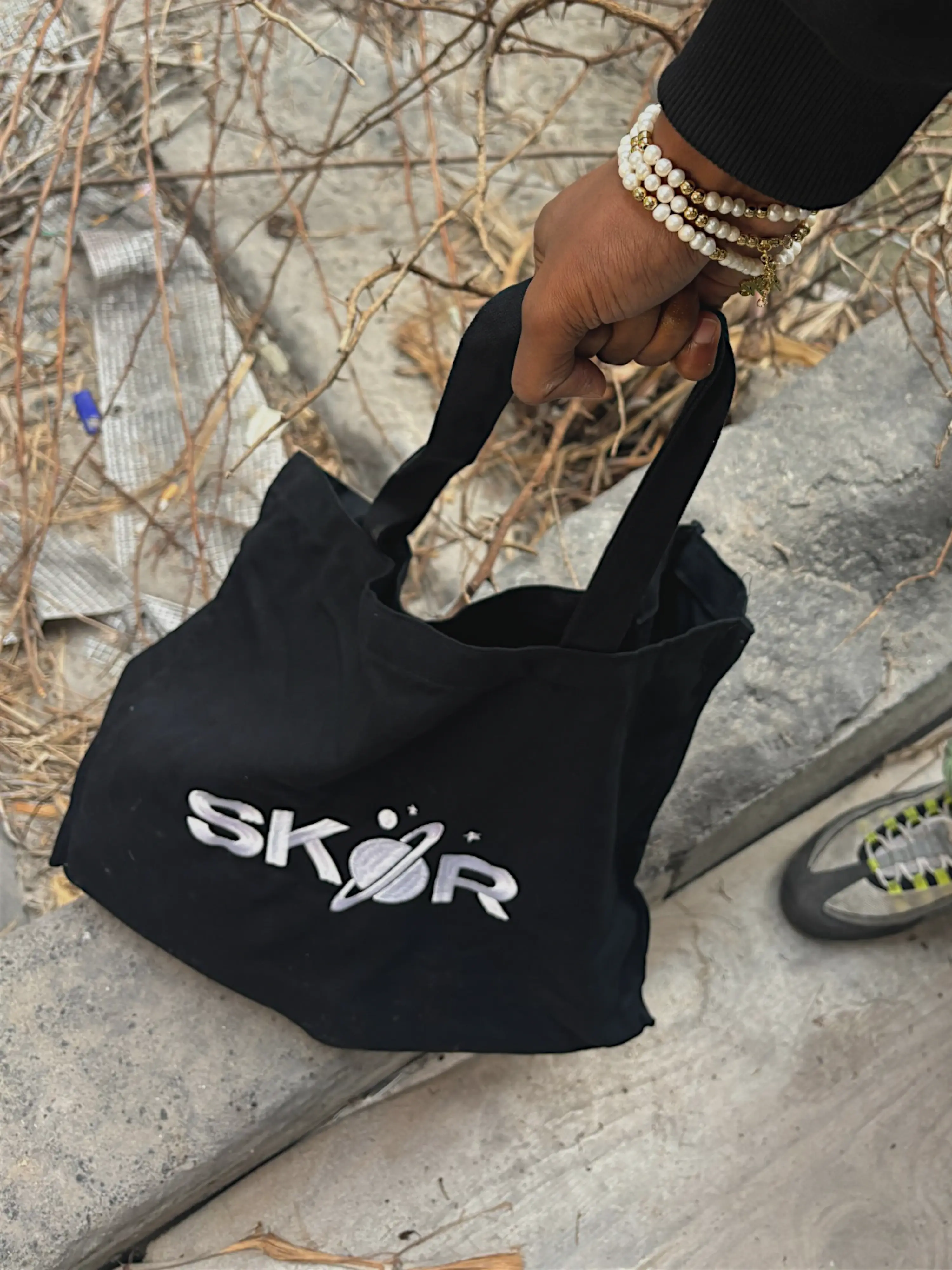 BLACK TOTE SKØR