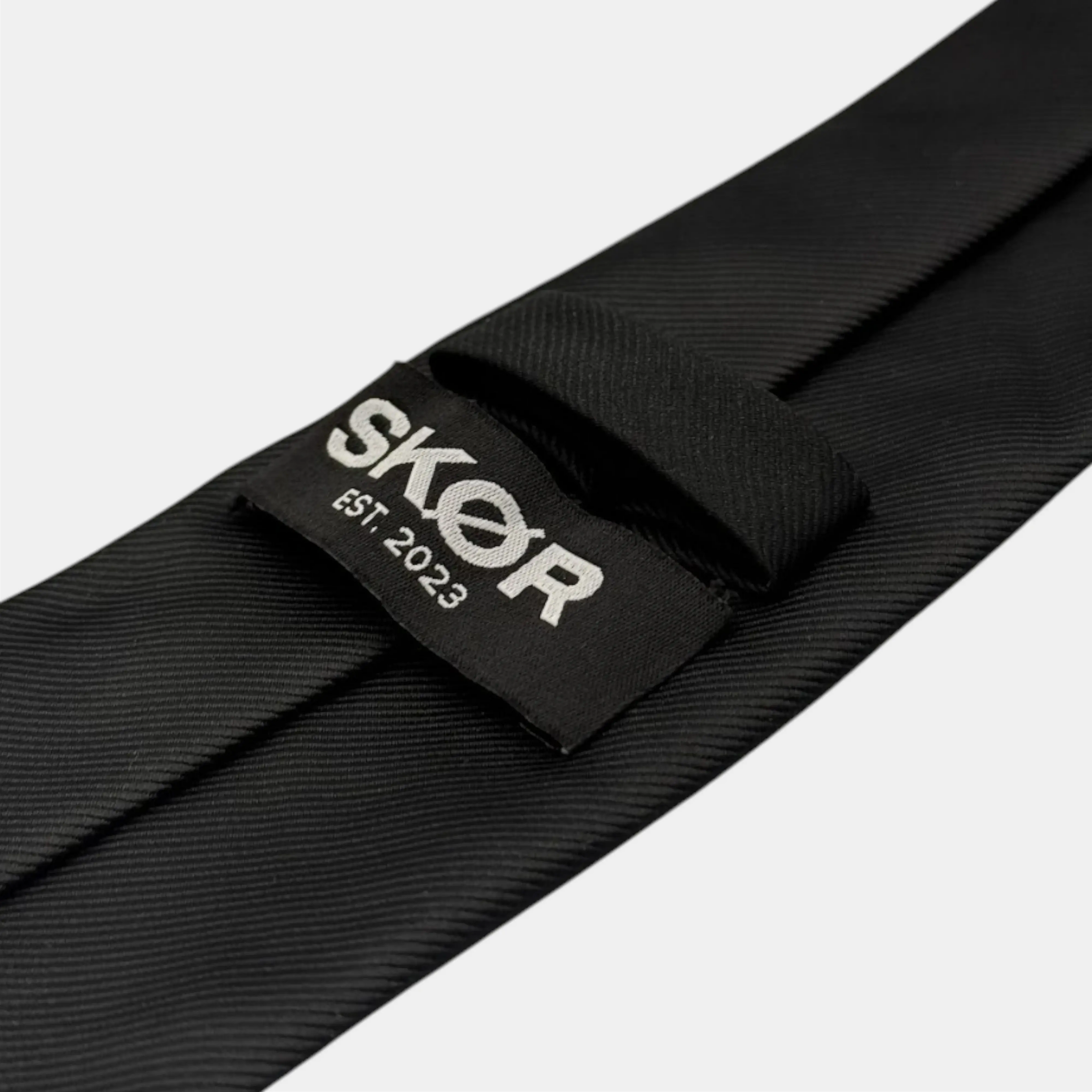 BLACK TIE SKØR