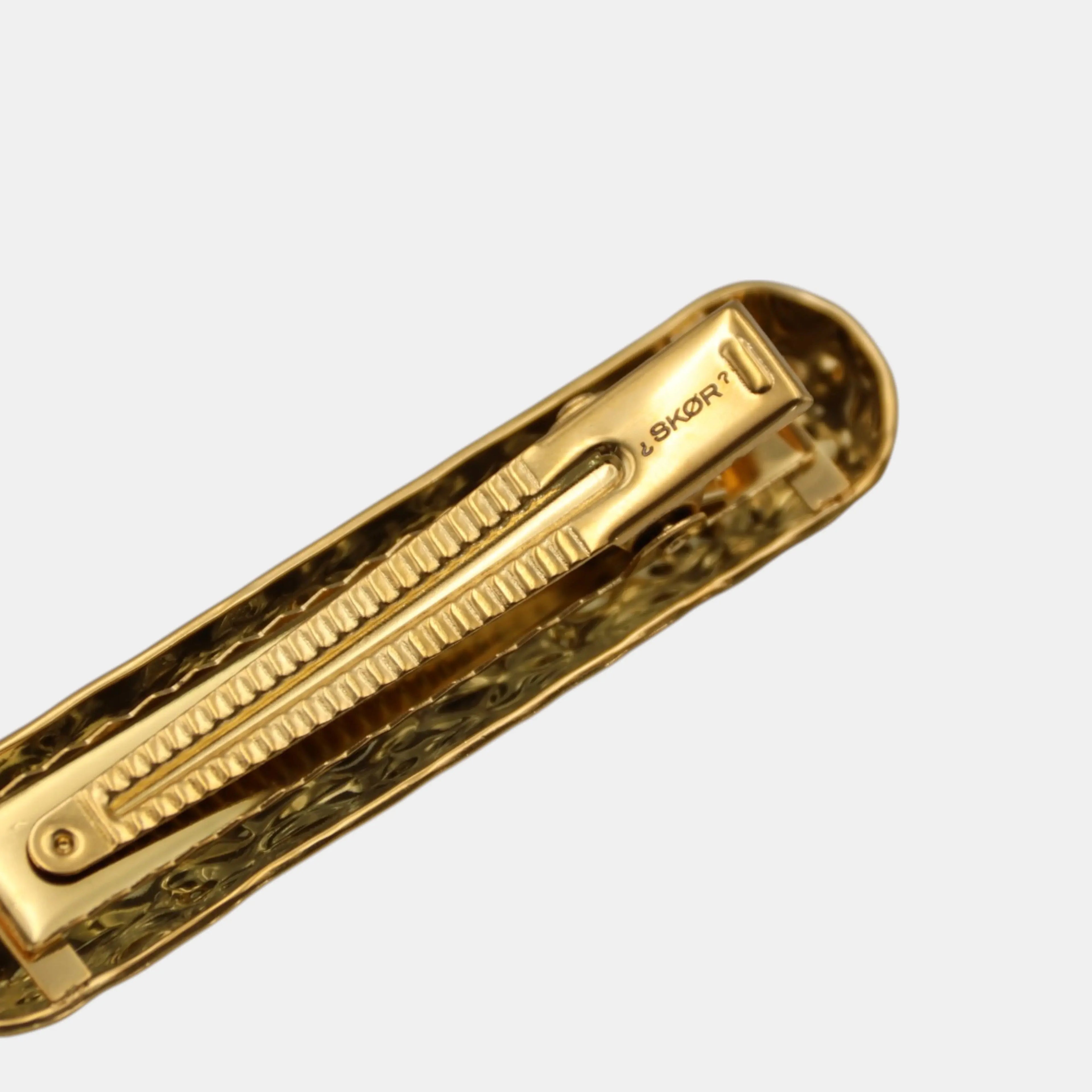 GRAVED HAIR CLIP SKØR