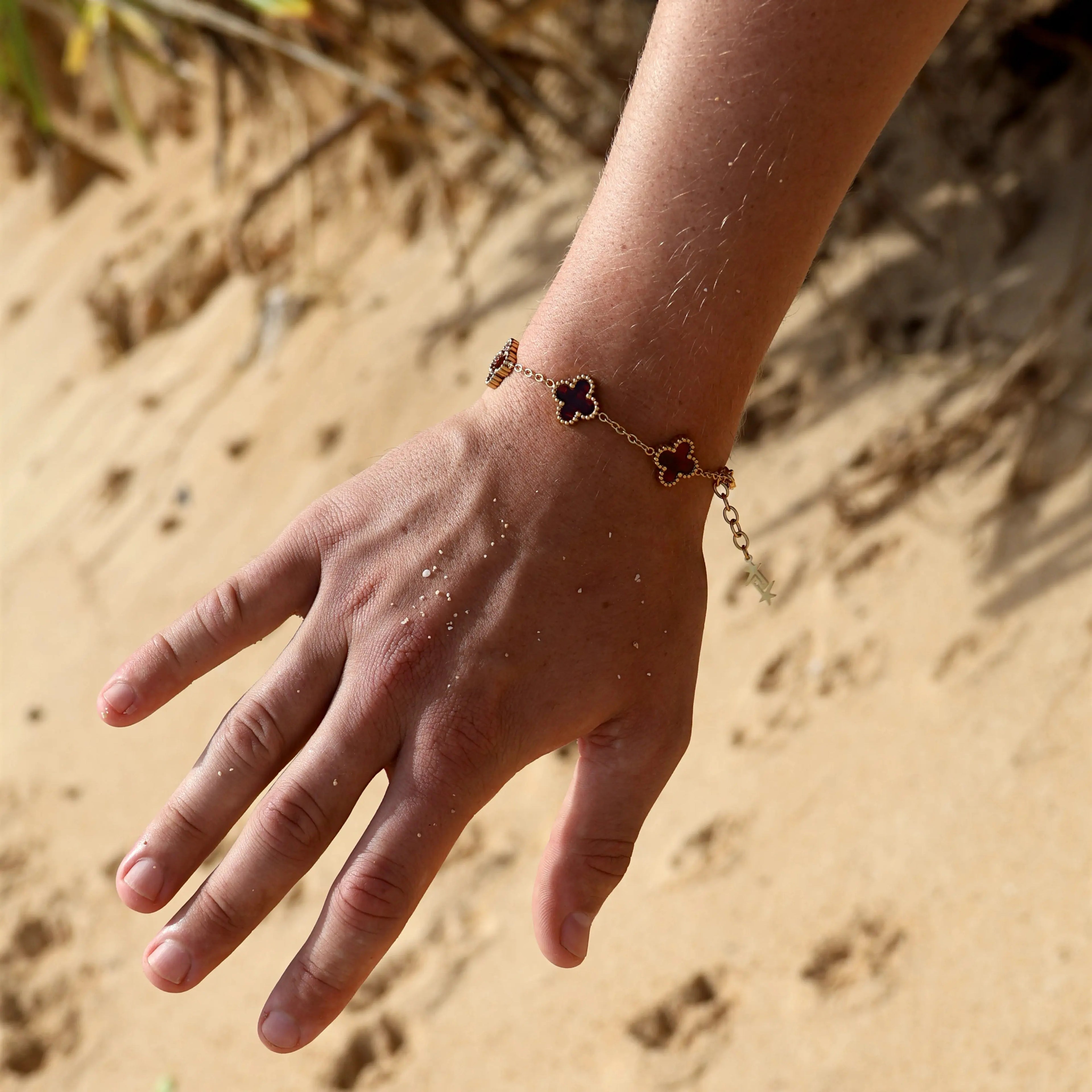 CLOVE BRACELET RUBY SKØR