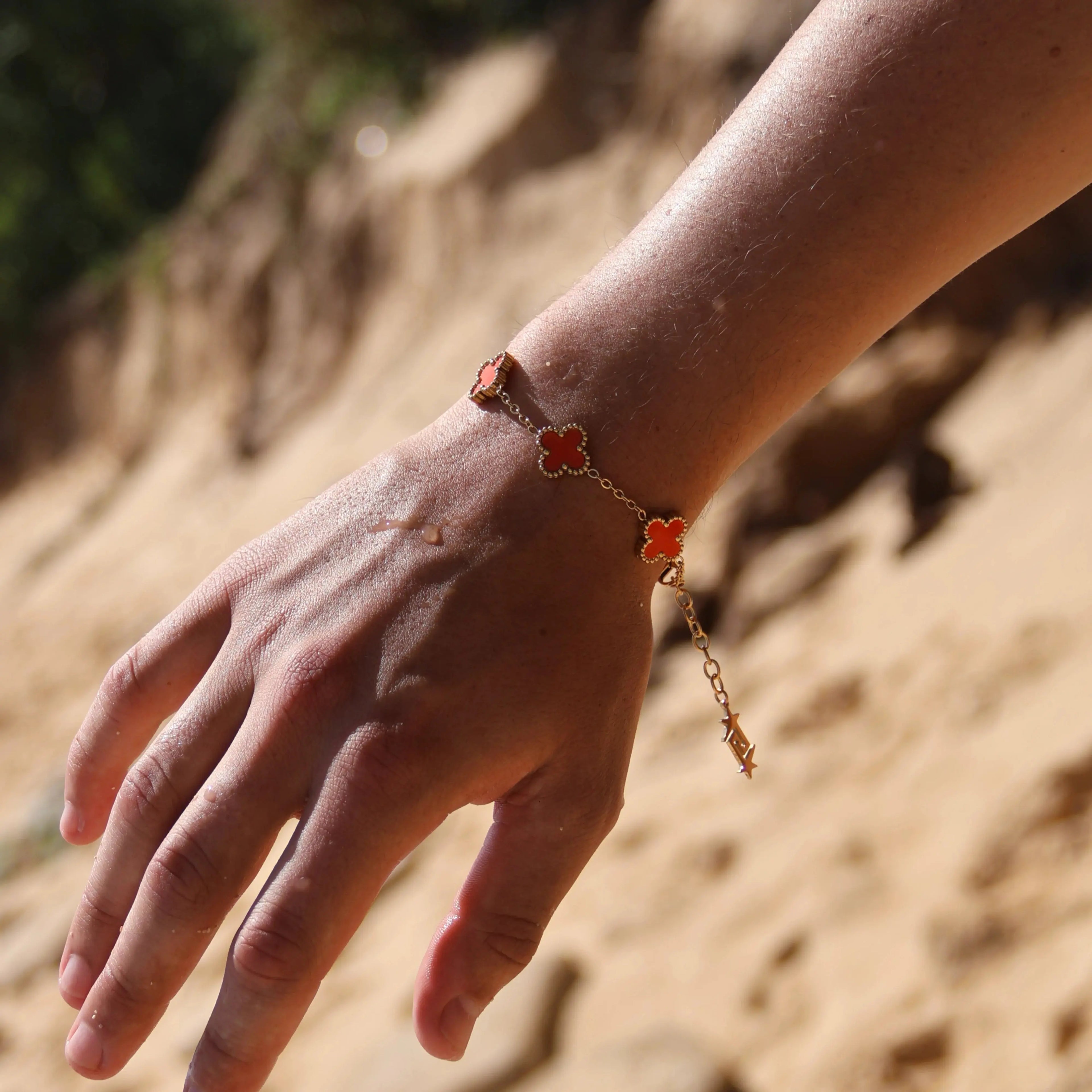 CLOVE BRACELET RED SKØR