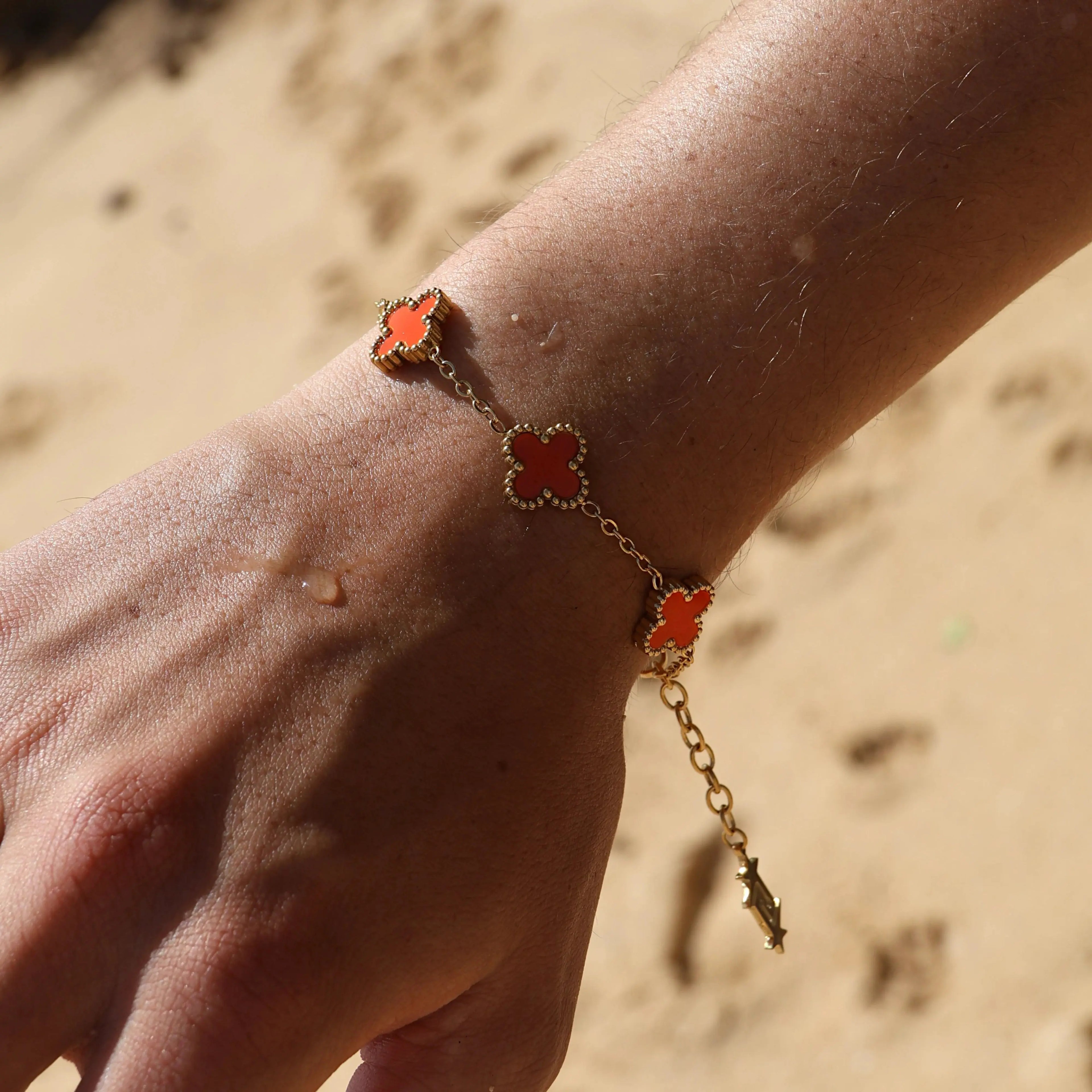 CLOVE BRACELET RED SKØR