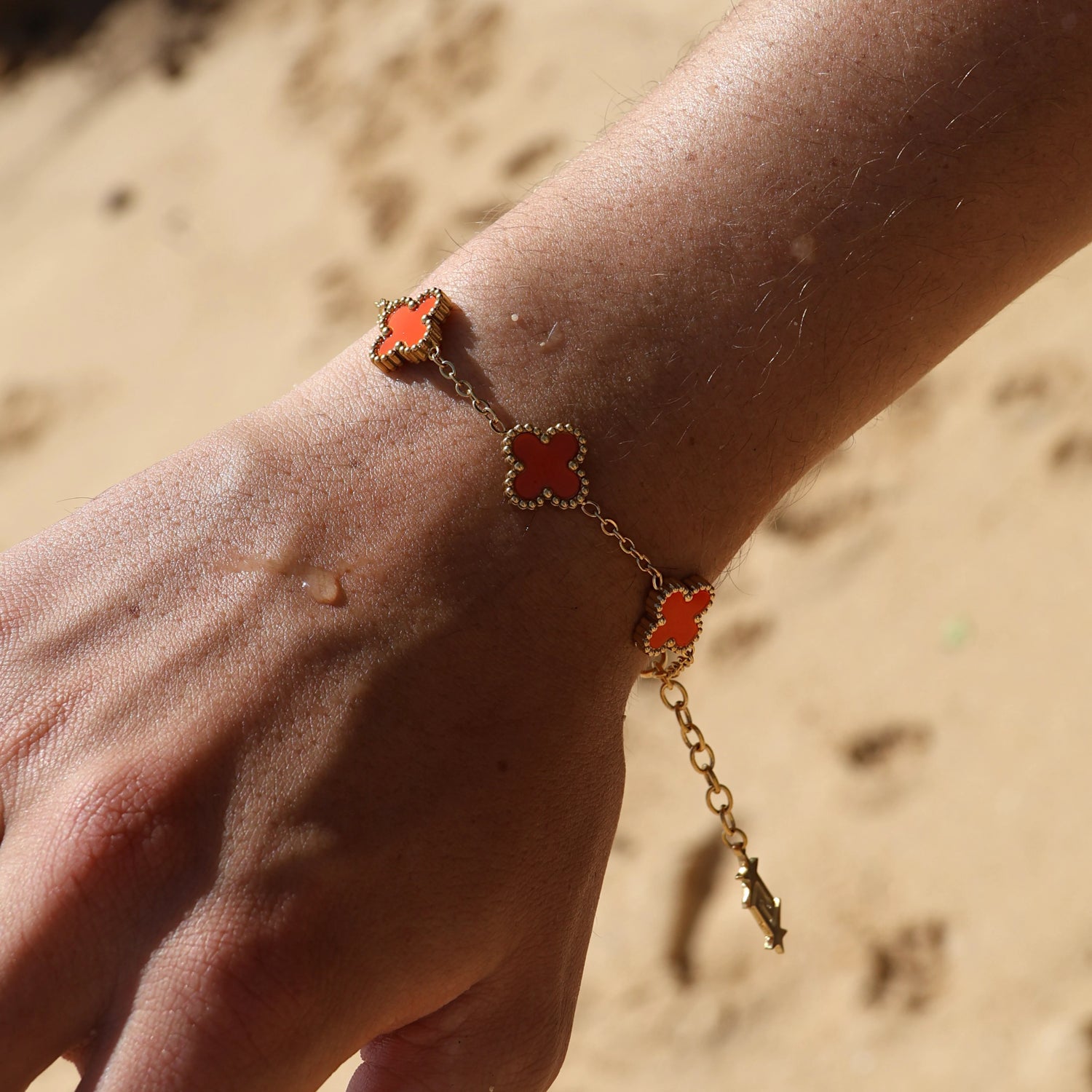 CLOVE BRACELET RED