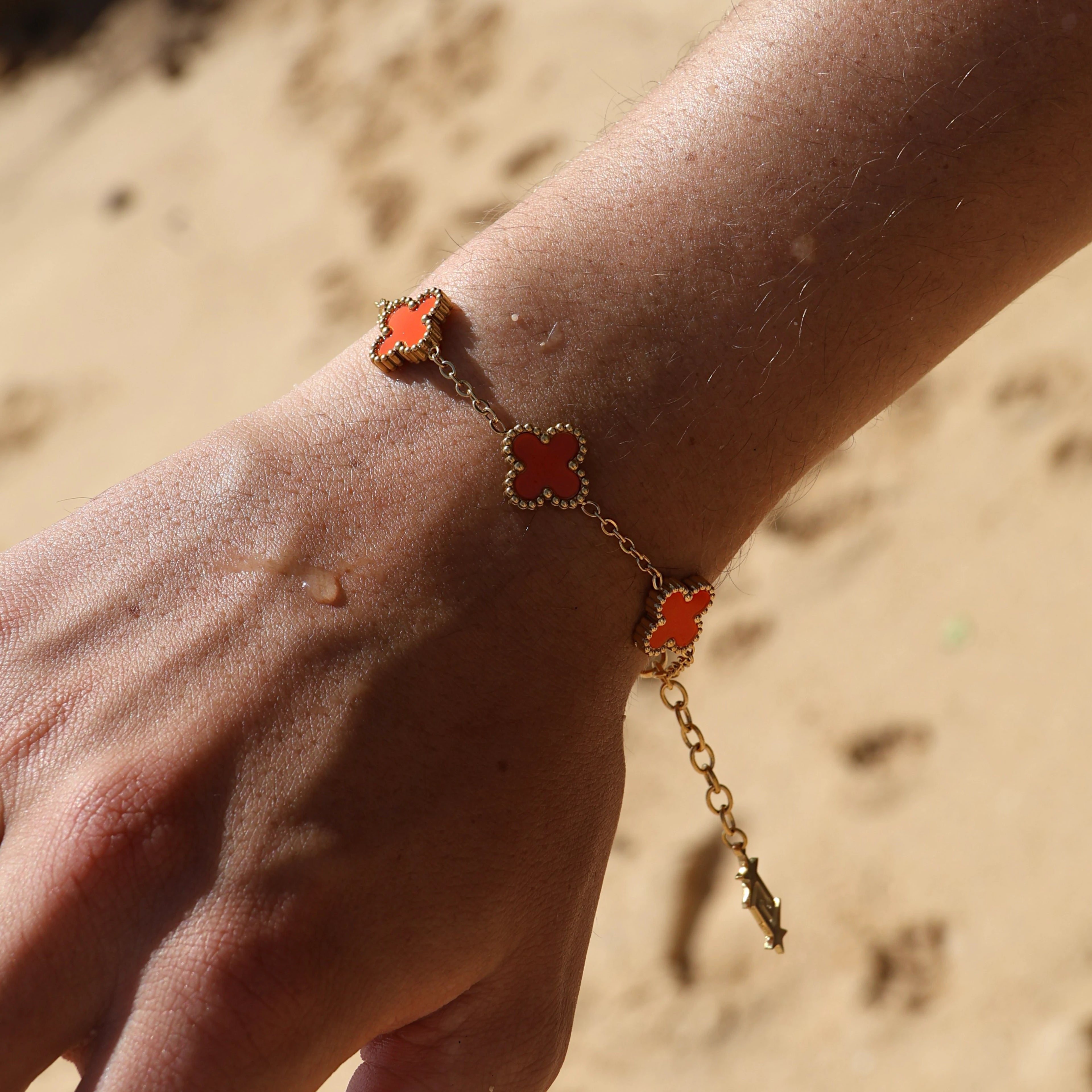 CLOVE BRACELET RED